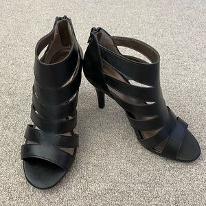 Women’s black heels